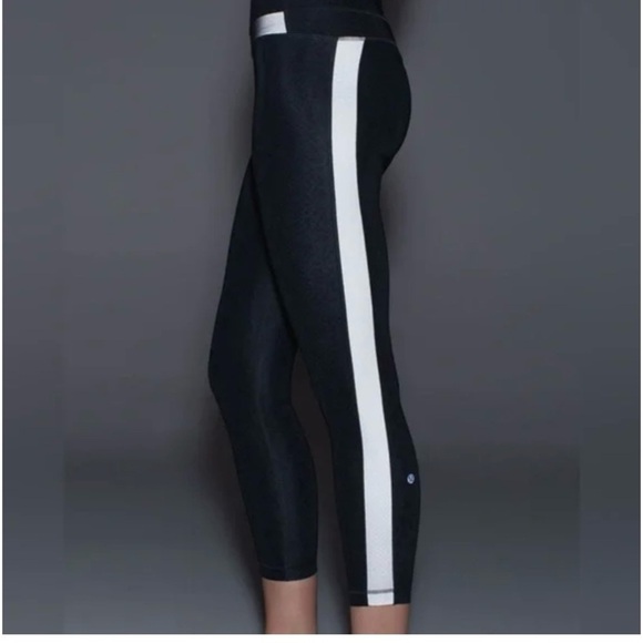 Lululemon Light Speed Tight Full-On Luxtreme
Desert Snake/Deep‎ Coal - Picture 4 of 12